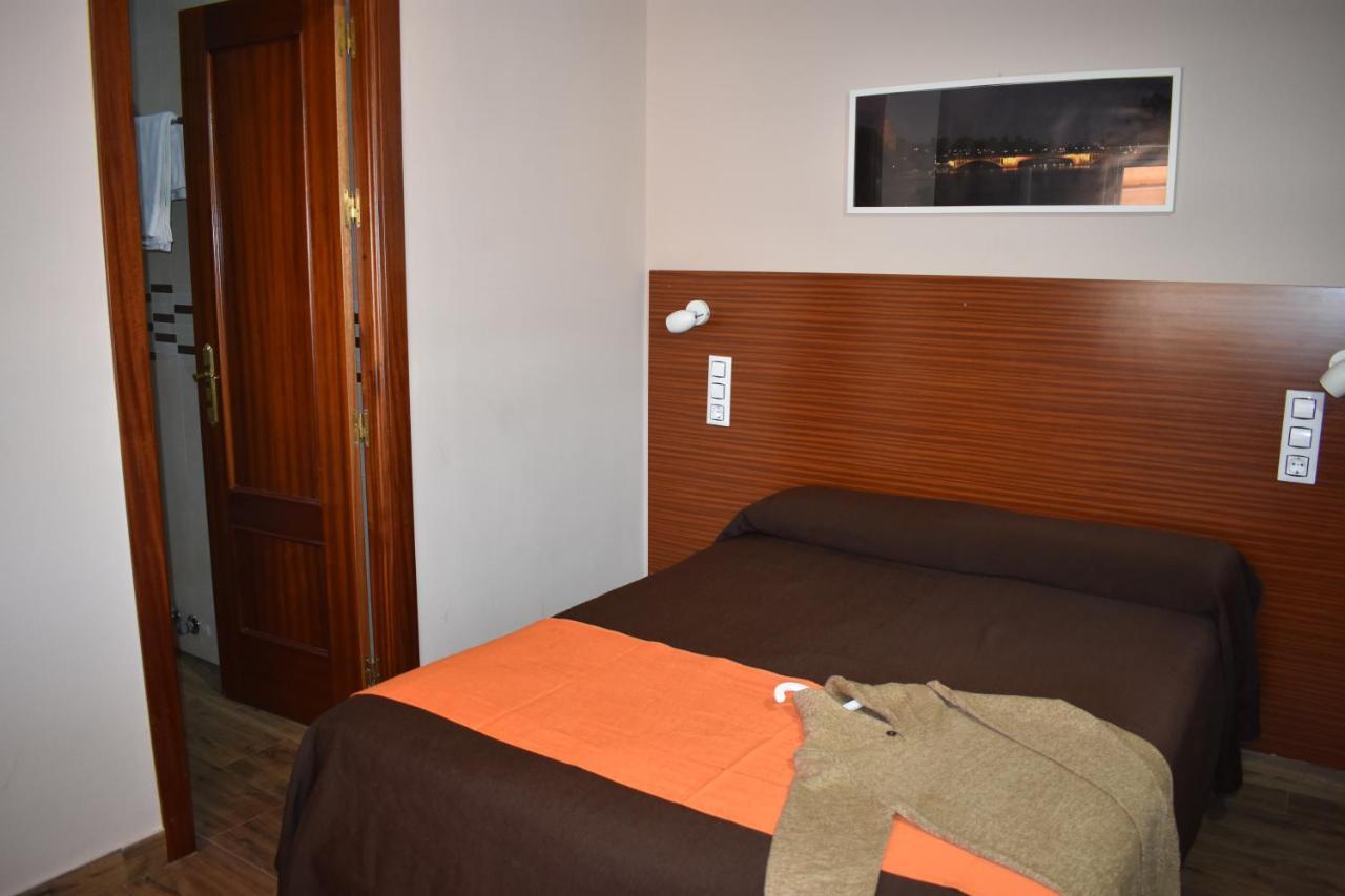 Hostal Alamare Севилья Экстерьер фото